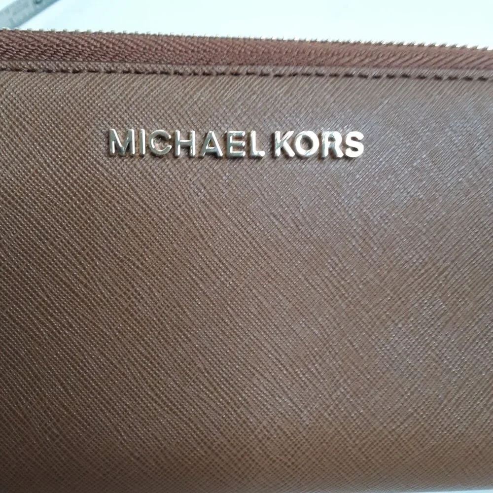 Michael Kors Women's Jet Set Travel Brown Leather Wallet